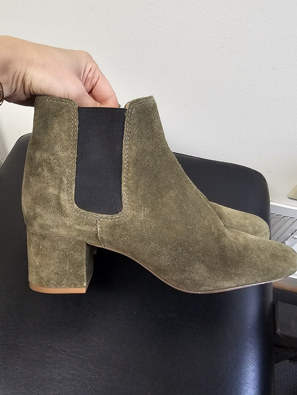 Madewell The Walker Chelsea Boot in Suede (Olive / Kale Green) - Size 8.5